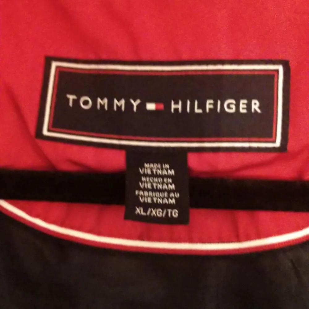 Tommy Hilfiger Puffer vest size XL - Picture 9 of 11